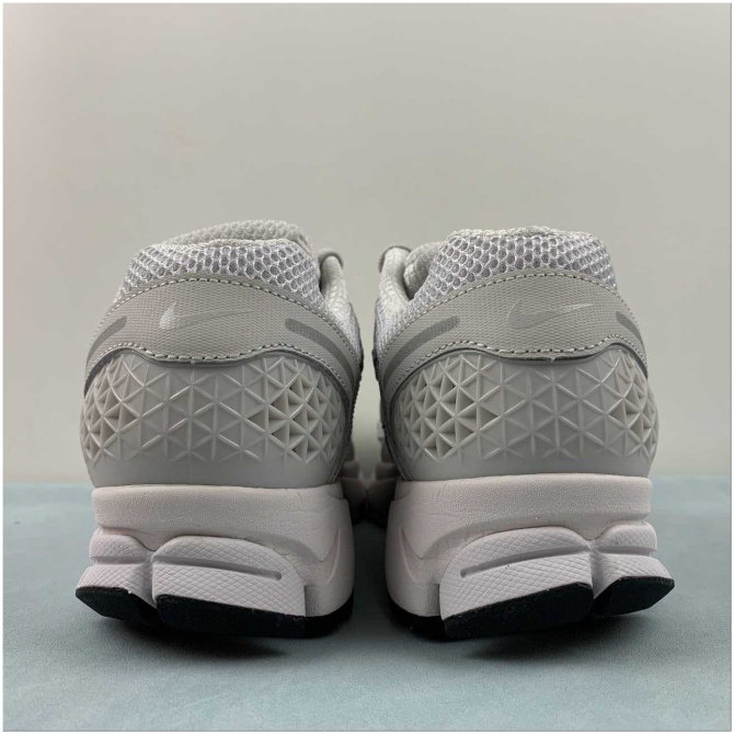 Nike Zoom Vomero 5 Grey