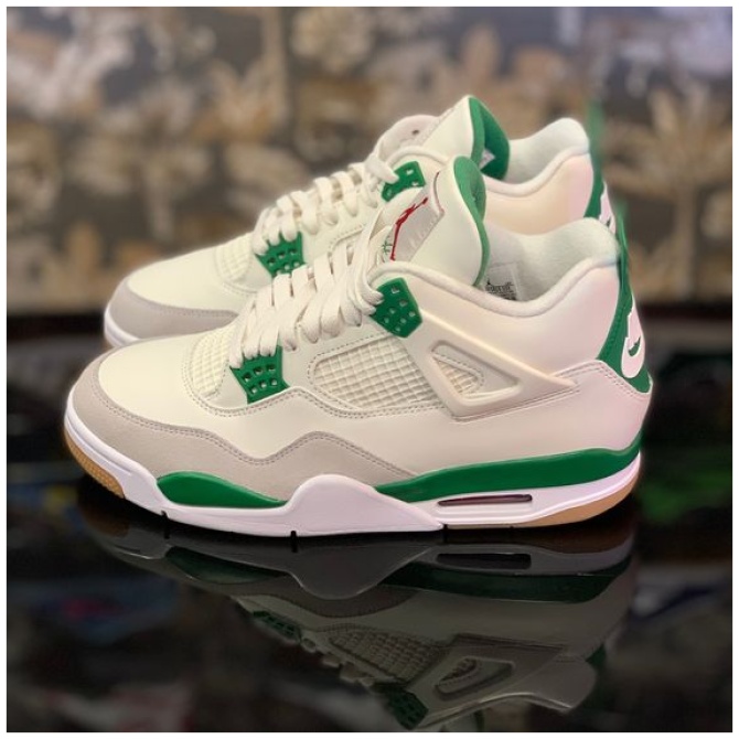 Jordan 4 Retro SB Pine Green